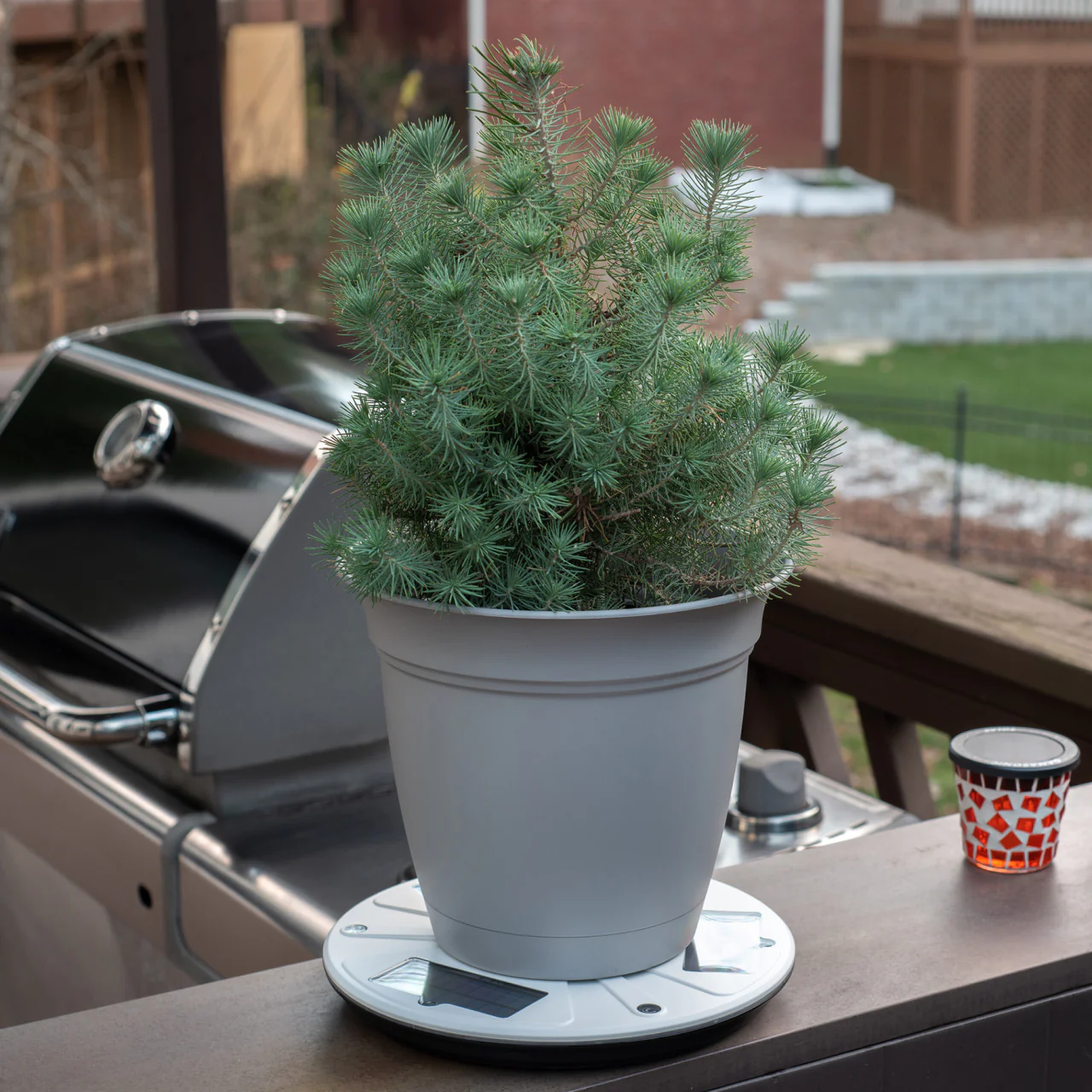 Solar LED Uplight Planter Base - White Finish - Gama Sonic - Image 4
